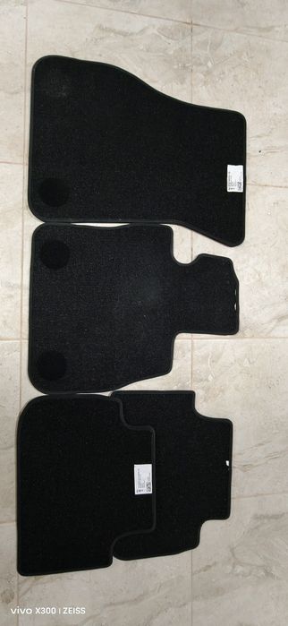 Оригінальні велюрові килимки BMW F40 / F44 (1-серія / 2-серія GC)