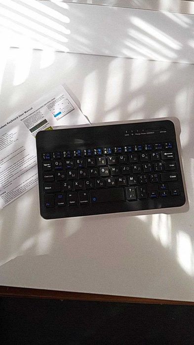 Компактная беспроводная Bluetooth-клавиатура
