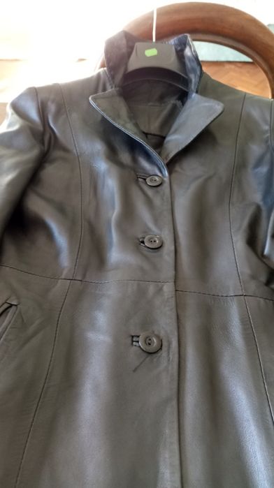 Casaco de senhora em pele cor preto, comprido tamanho 38.