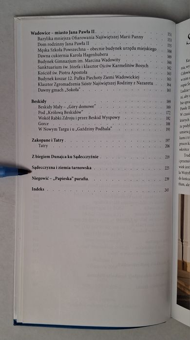 Śladami Jana Pawła II po Małopolsce.
Wyd. 2008, str. 247.
Wym. 125x225