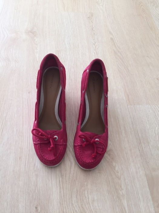 продаются туфли Lacosta