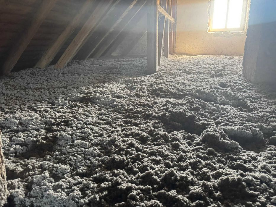 Wdmuchiwanie wełny celulozy styropianu izolacja ocieplanie naprawa