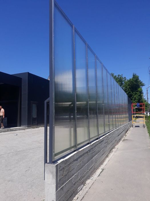 Заборы и шумо-защитные экраны из поликарбоната MAKROLUX (Швейцария)