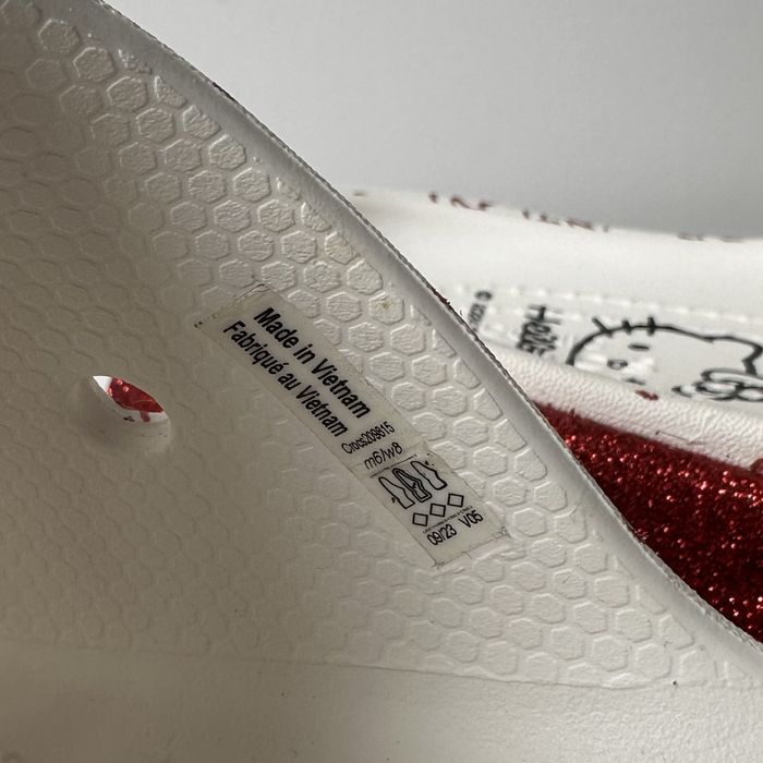 Klapki na platformie CROCS HELLO KITTY STOMP SLIDE 38-39 M6/W8