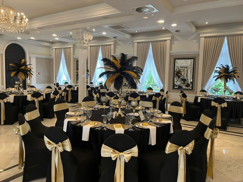 Pokrowce  na krzesła bankietowe złote, czarne i białe .Wynajem W-wa