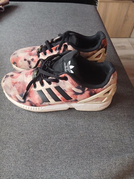 Buty sportowe firmy adidas