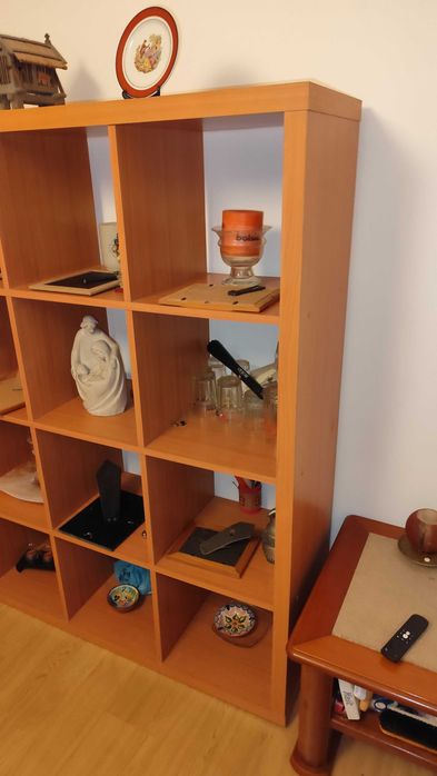 Estante de cubos em madeira – moderna e espaçosa