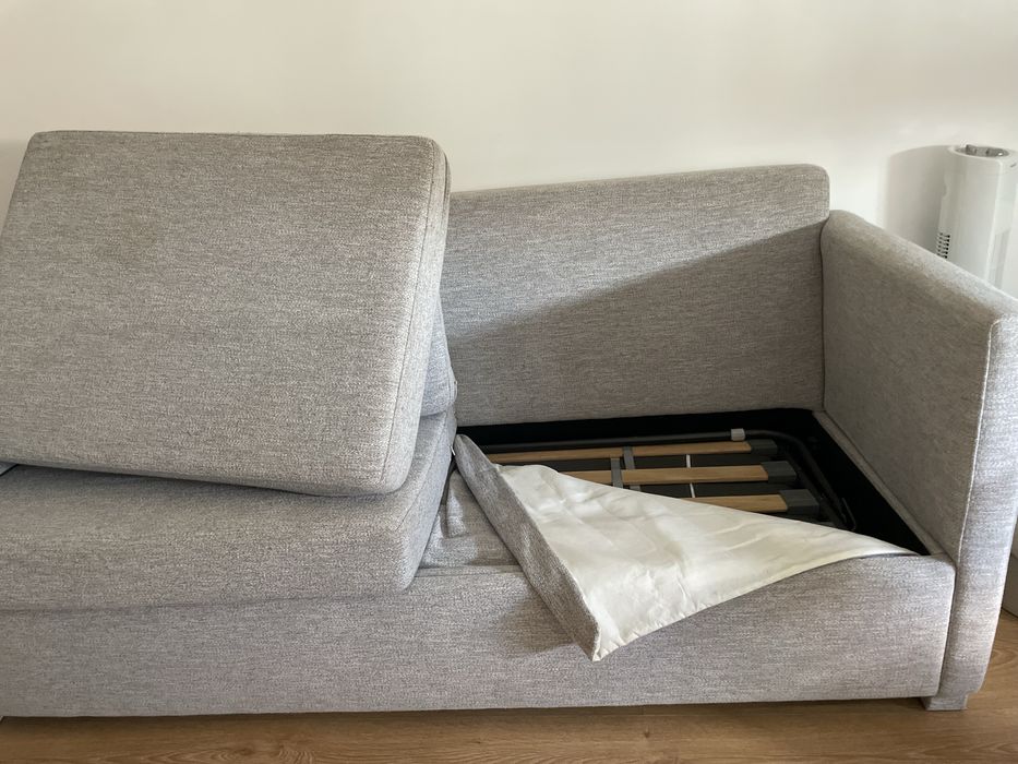 120 euros URGENTE Sofa cama 3 lugares Bem estimado com colchao