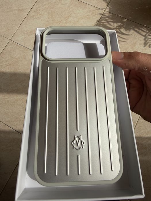 Capa Rimowa iphone 17 pro Max