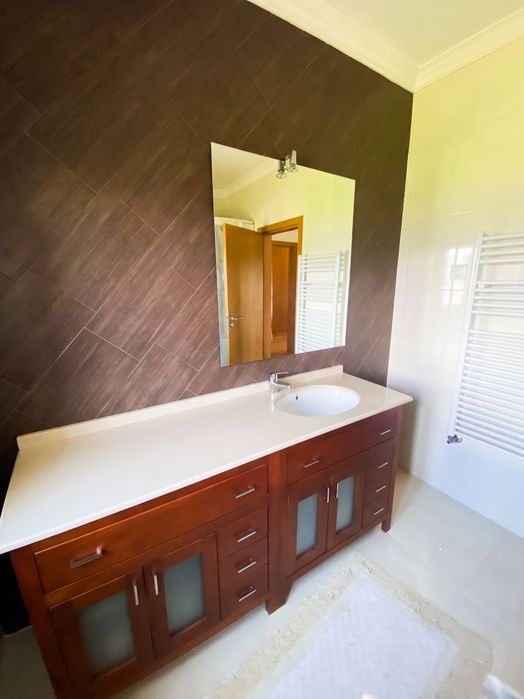 Moradia T4, Casa Moderna c/ Garagem, Jardim, Painéis Solares e Vinha / Próxima da UTAD, Vista deslumbrante.