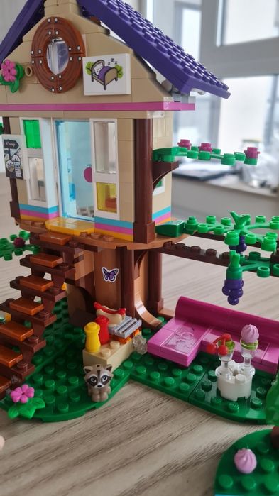 Будиночок на дереві Lego Friends