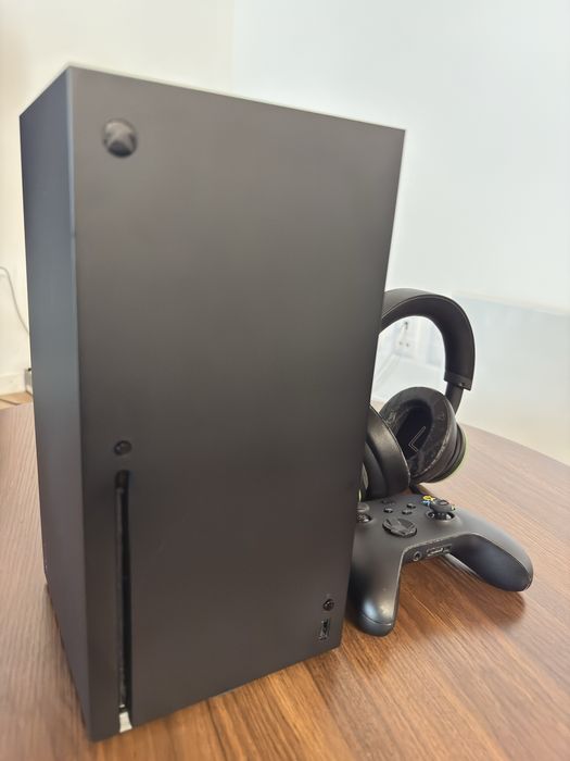 Xbox Series X 1TB – em bom estado+ Comando Original+ headphones