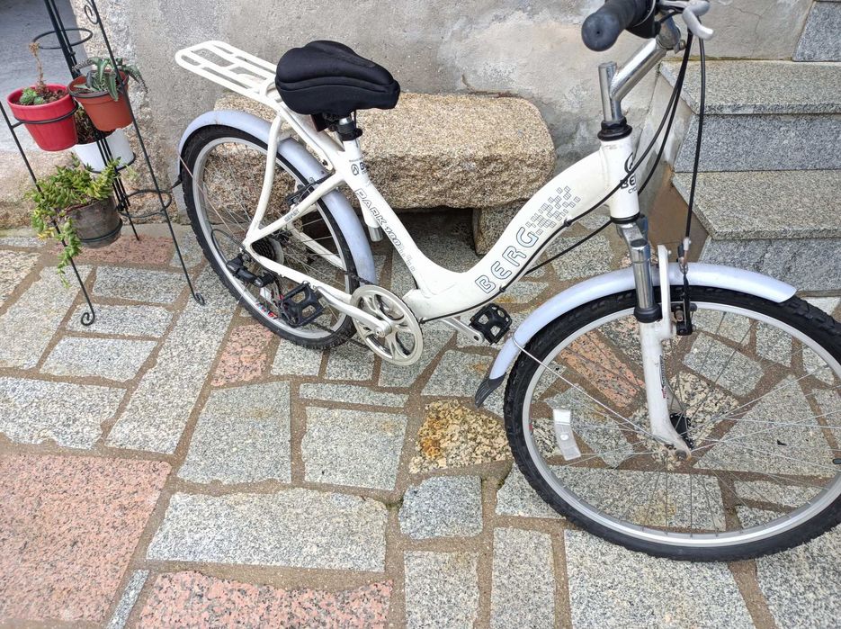 Bicleta feminina Berg, quadro alumínio, aro 26 — câmbio Shimano