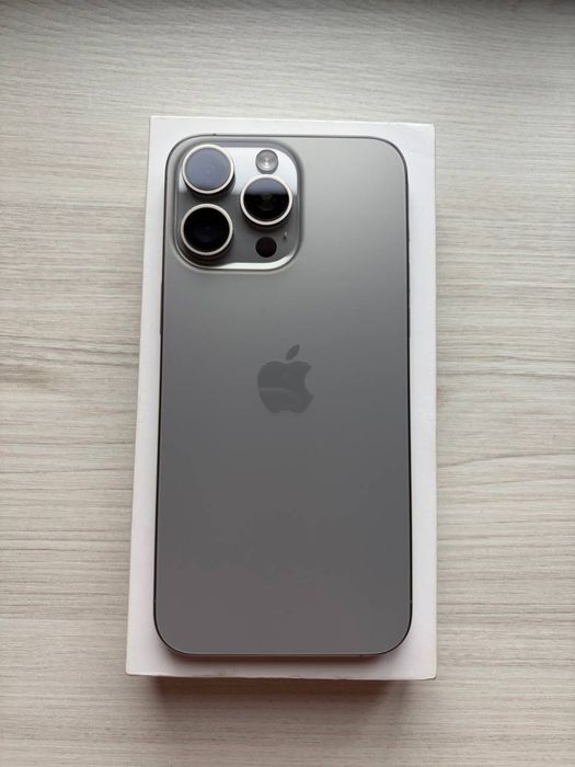 Продаю свій  15 Pro Max телефон в гарному стані .