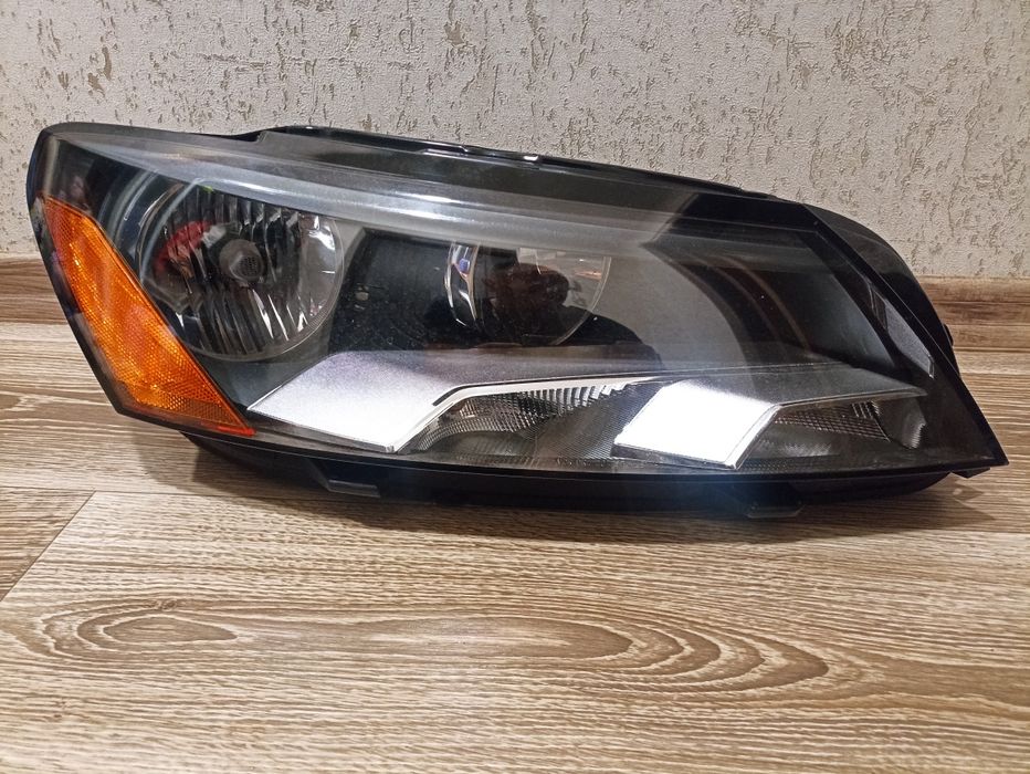 Фара права Passat b7 nms