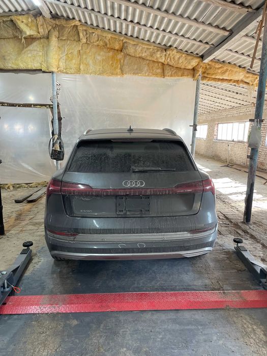Розборка e-tron audi q8 etron ауді ку8 фари стопи двері крило капот