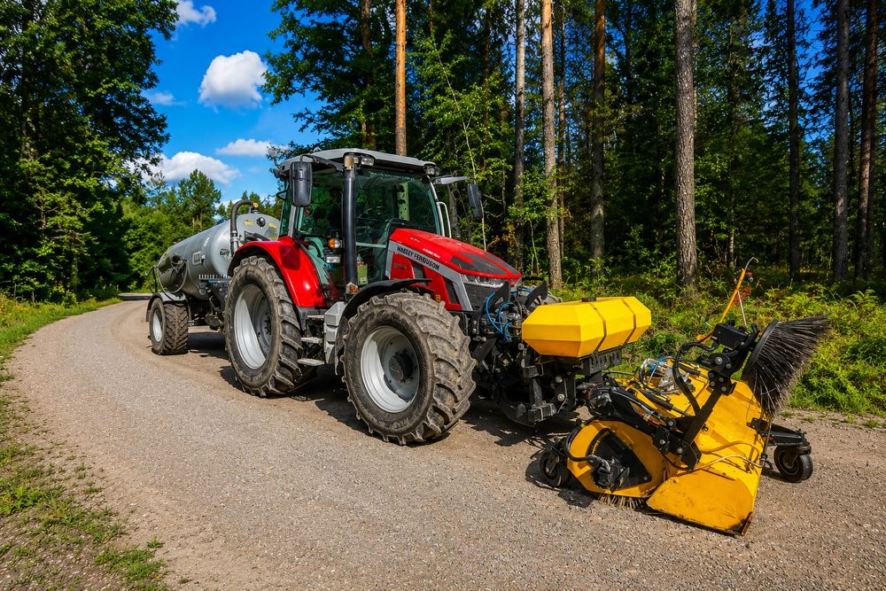 Usługi Zamiatarką mechaniczna, letnie/zimowe utrzymanie czystości