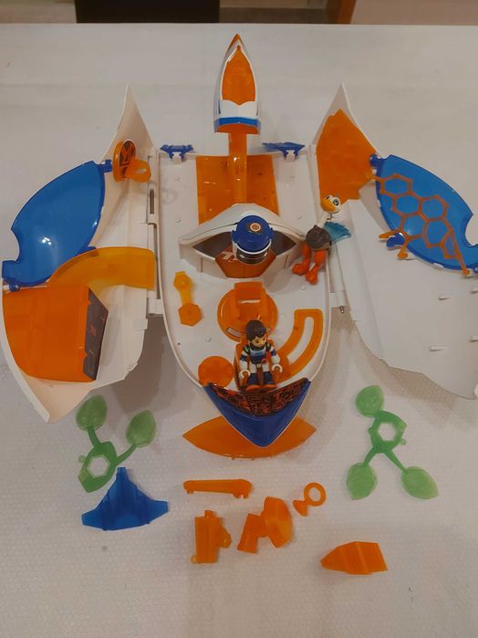 Miles from the Future Series: Spaceship + 2 Characters64564244024961124