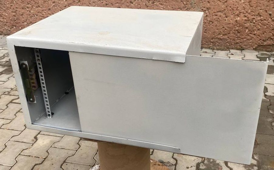 Ящики металеві для обладнання