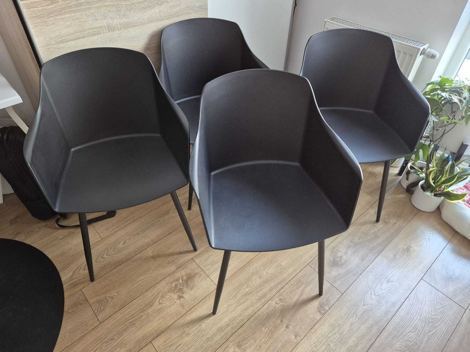 Zestaw 4 nowych czarnych krzeseł Beliani Fonda