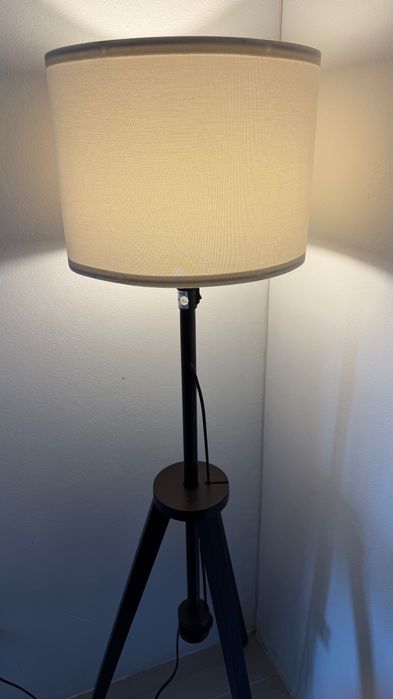 Candeeiro de Pé IKEA LAUTERS Preto – Abajur em Tecido