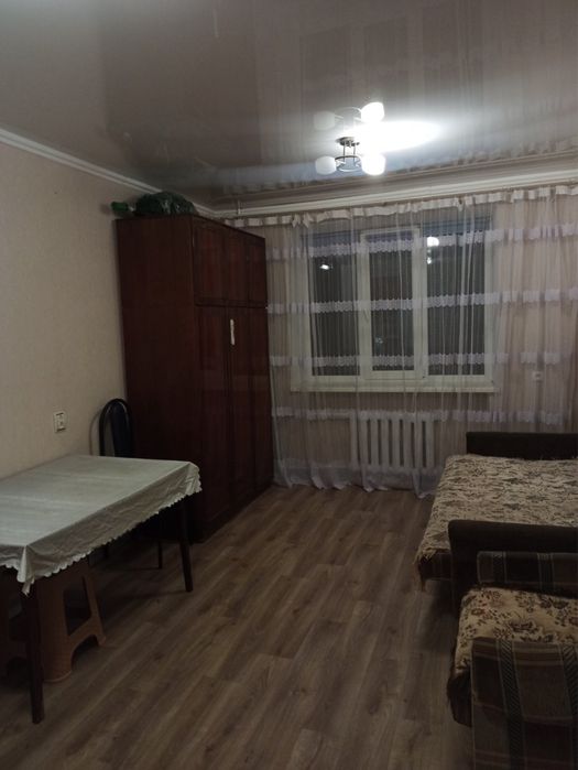 Кімната в гуртожитку (Тяжилів).Комунальні платити не треба.