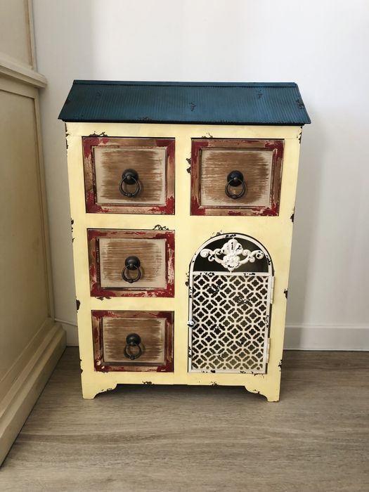 Movel em forma de casa em metal para sala /escritorio/ quarto