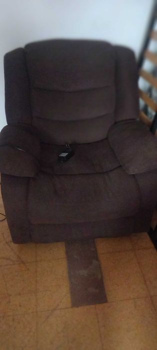 Poltrona reclinável usada