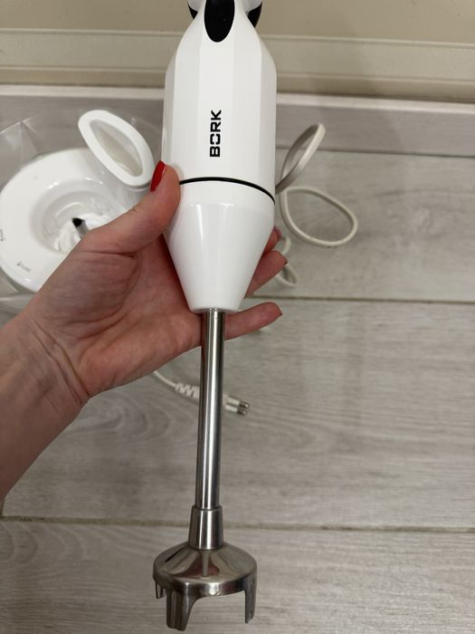 Блендер з чашою Bork