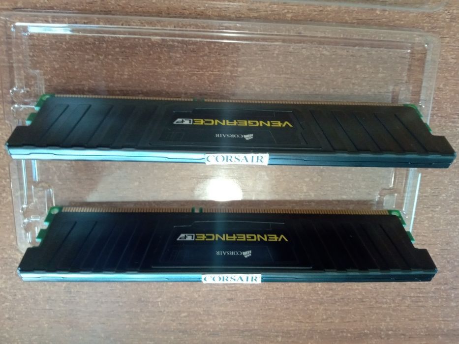 ІГРОВА пам'ять ДДР3 8 ГБ DDR3 8Gb (4гб+4gb) 1600 MHz з радіатором