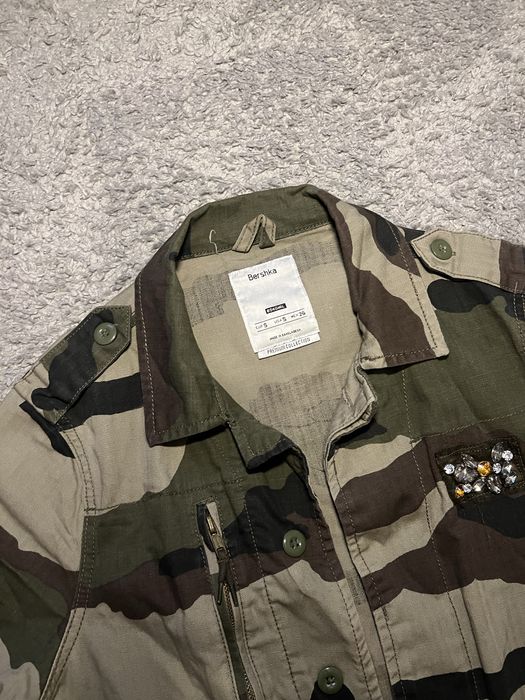 Kurtka damska z motywem moro bershka