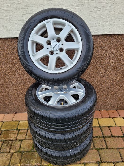 Komplet opon 14 alufelgi Toyota Yaris