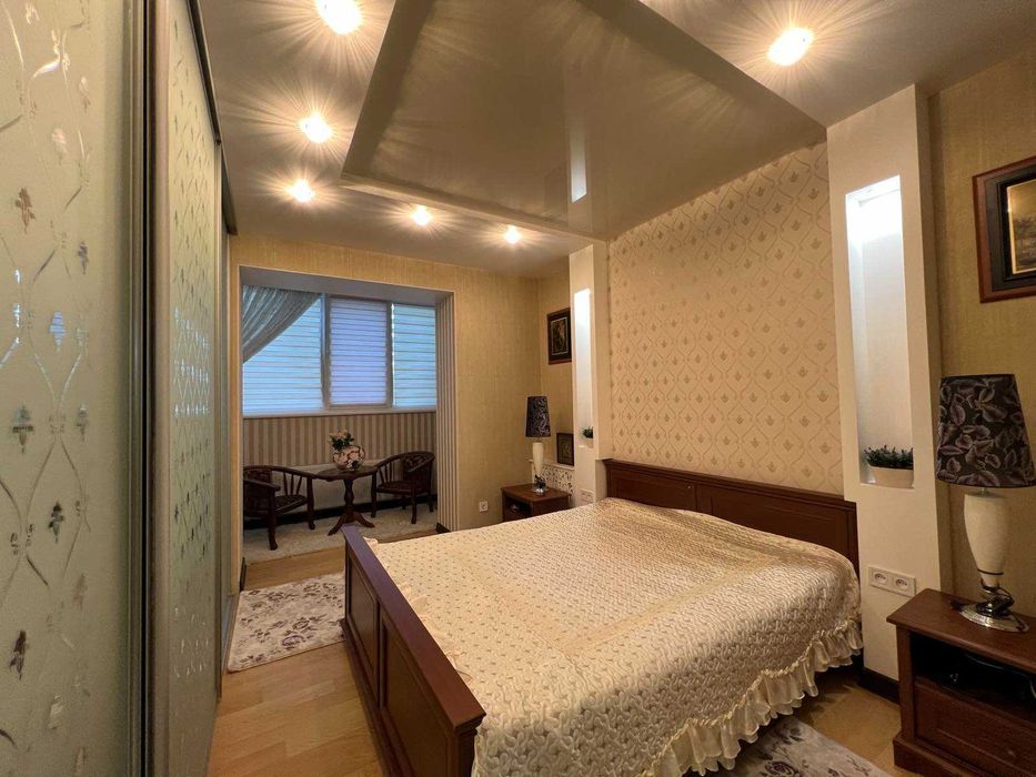 Продаю 2-х кімнатну квартиру в центрі міста (Премьер Хаус)