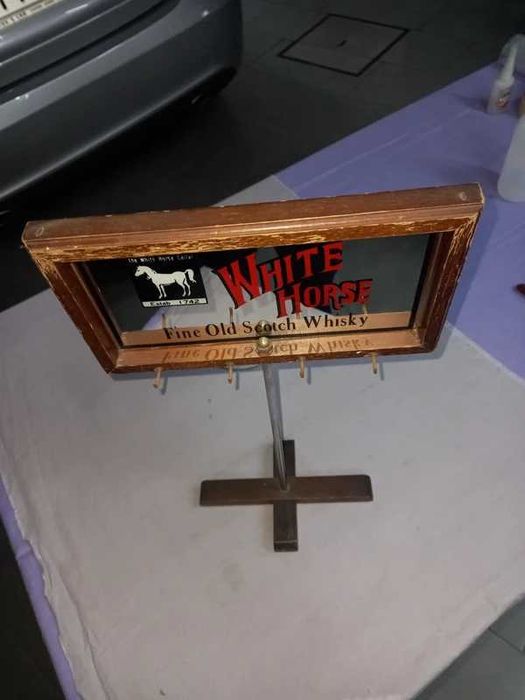 publicitario White Horse