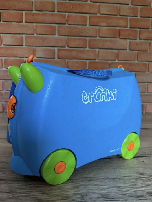 Trunki jeżdżąca walizeczka dziecięca, jeździk walizka niebieska