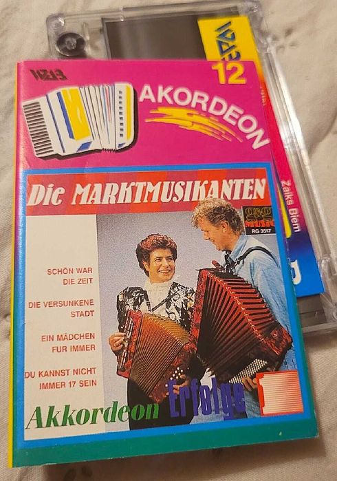 Muzyka na akordeon - trzy kasety w stanie bardzo dobrym