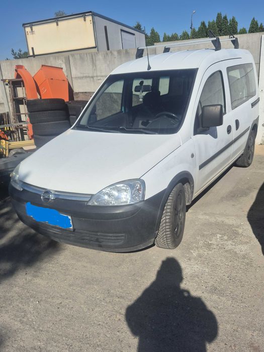 Opel Combo 1,4 benzyna, niwelator optyczny, laser krzyżowy, dalmierz, frezarka do betonu.