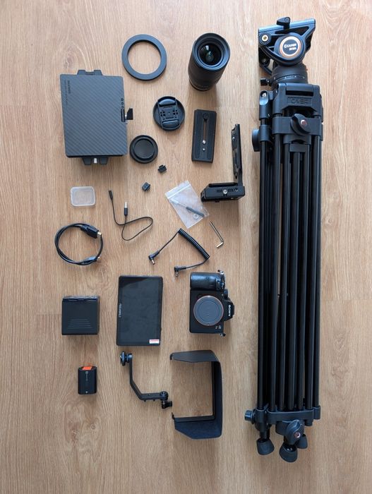 Kit PRO Video Sony A7iii + Lente + Tripé + Rig