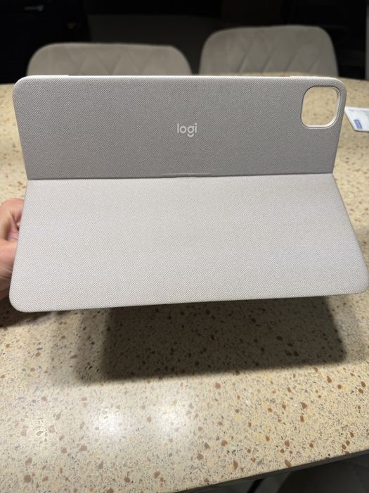 Чохол-клавіатура Logitech Combo Touch Keyboard Case  для iPad Pro 11"