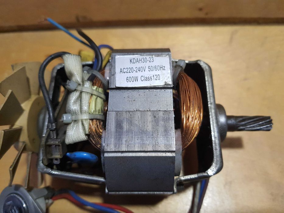 Электродвигатель  KDAH  30 - 23 ( для мясорубки ).