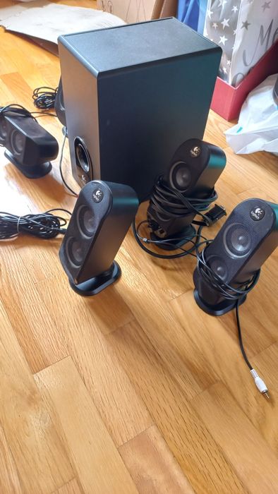 Colunas de som para PC Logitech 5.1