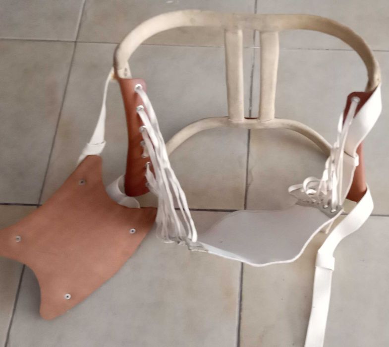 Colete abdominal e coluna, muito antigo