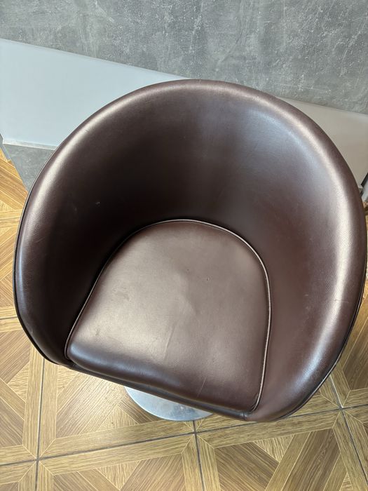 Стільчик підіймається