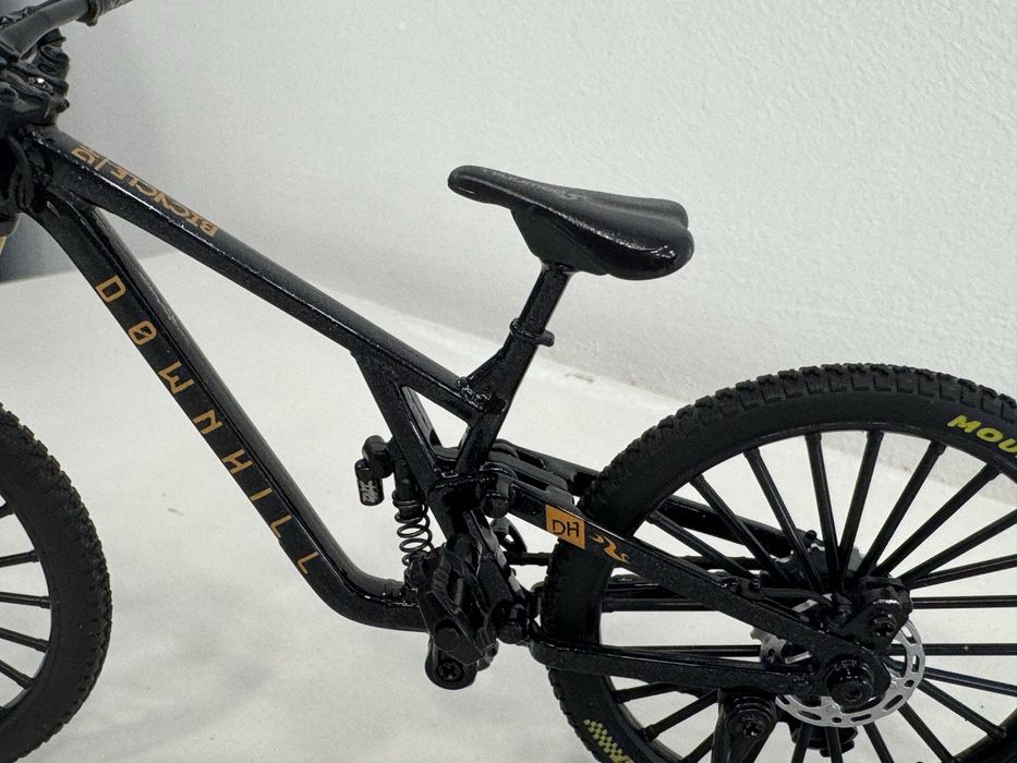 Mountain bike miniatura. Tamanho 1:12. Lindissima