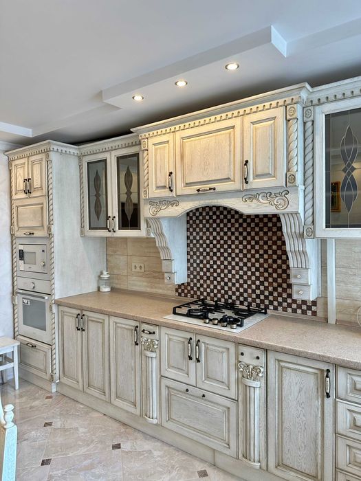 Оренда ПРОСТОРОЇ ДВО(ТРИ)КІМНАТНОЇ квартири вул. Руська 219Е