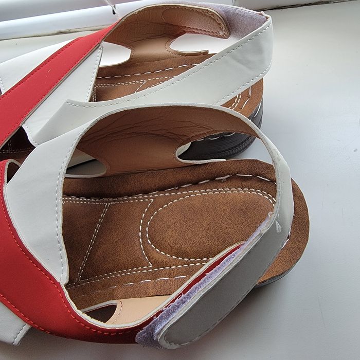 Босоніжки, нові та легкі