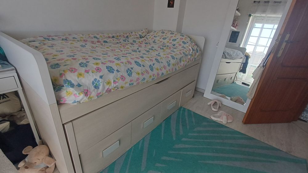 Cama dupla e arrumação