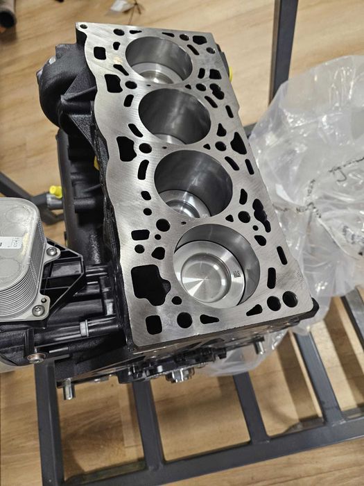 Fabrycznie nowy oryginał Volkswagen Silnik Dół  2.0 CXE CXF 205kM