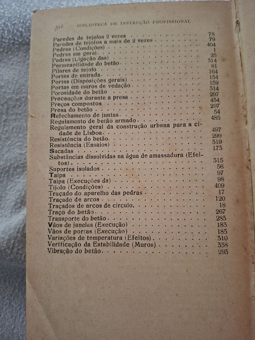 Livros da antiga Biblioteca de Instrução Profissional Bertrand
