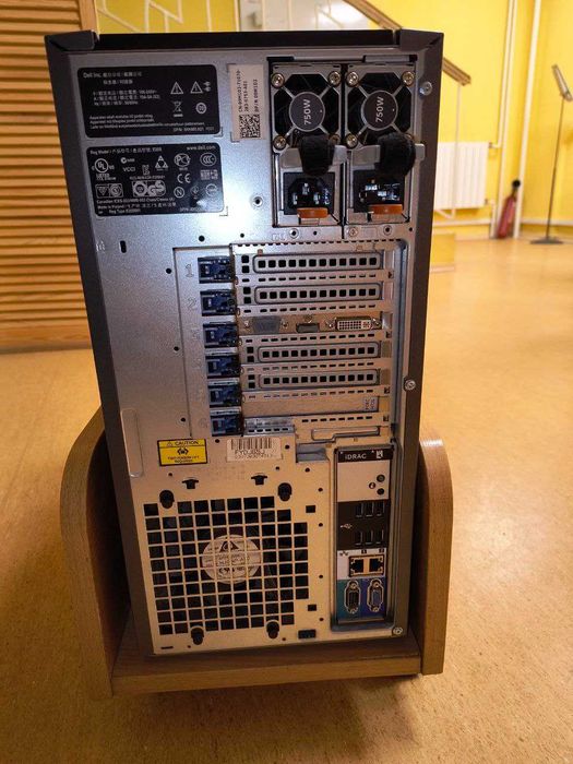 09M1D2 Сервер Dell-0383 T320